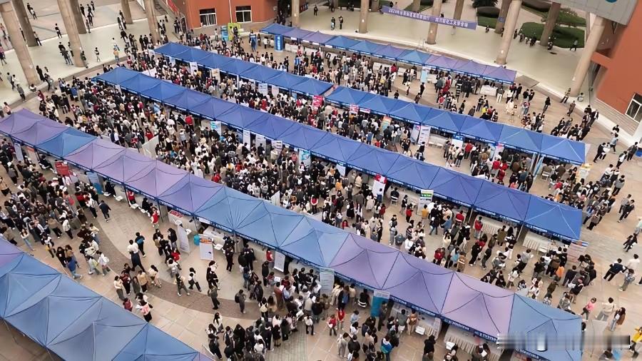 400名硕士生刚入职一个月就被裁，你要说这企业不是套取国家补贴和减税政策鬼都不信