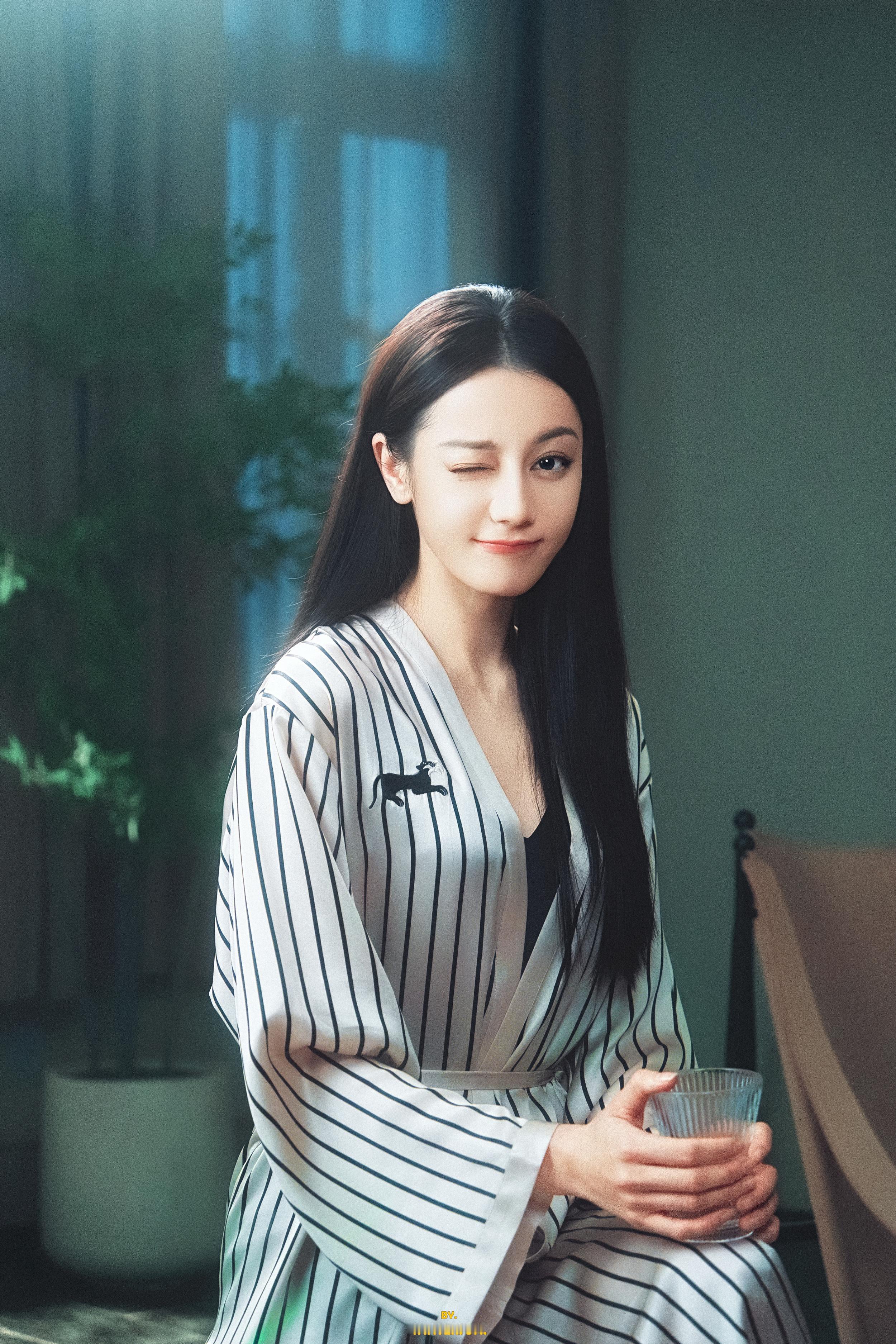 把我扔到聂九罗浴室里然后别管我了 