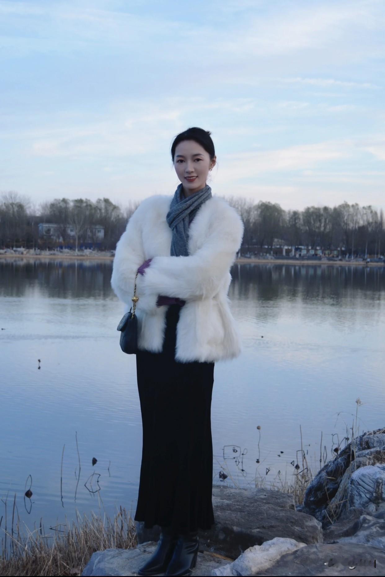 成熟的女人到底是哪里吸引人?首先在于那份情绪的稳定。不会因为一点小事就大发脾气，