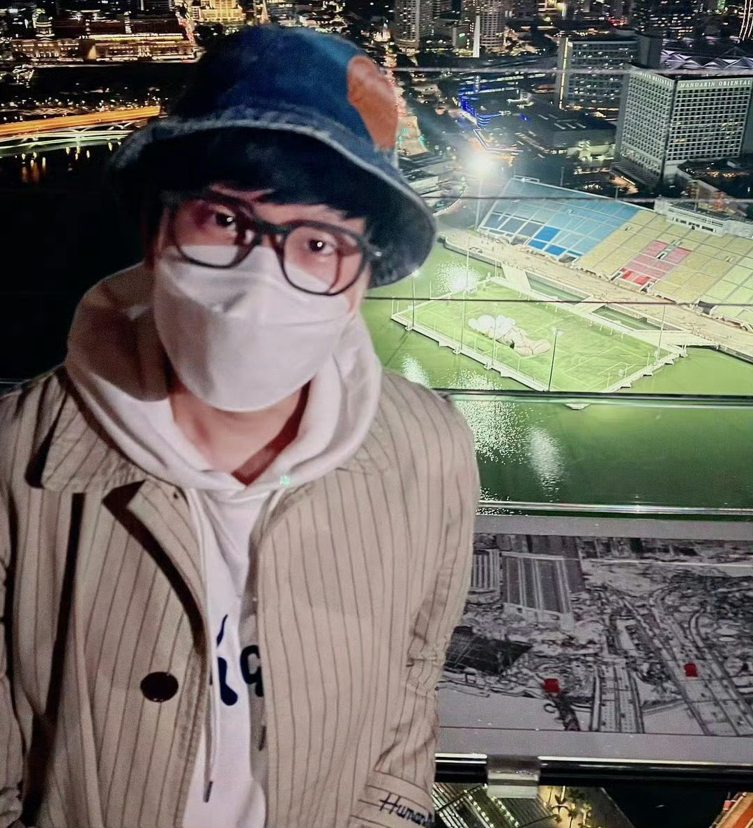 林俊杰  🌀 林俊杰jj20世界巡回演唱会 带着口罩都能看出很萌捏   