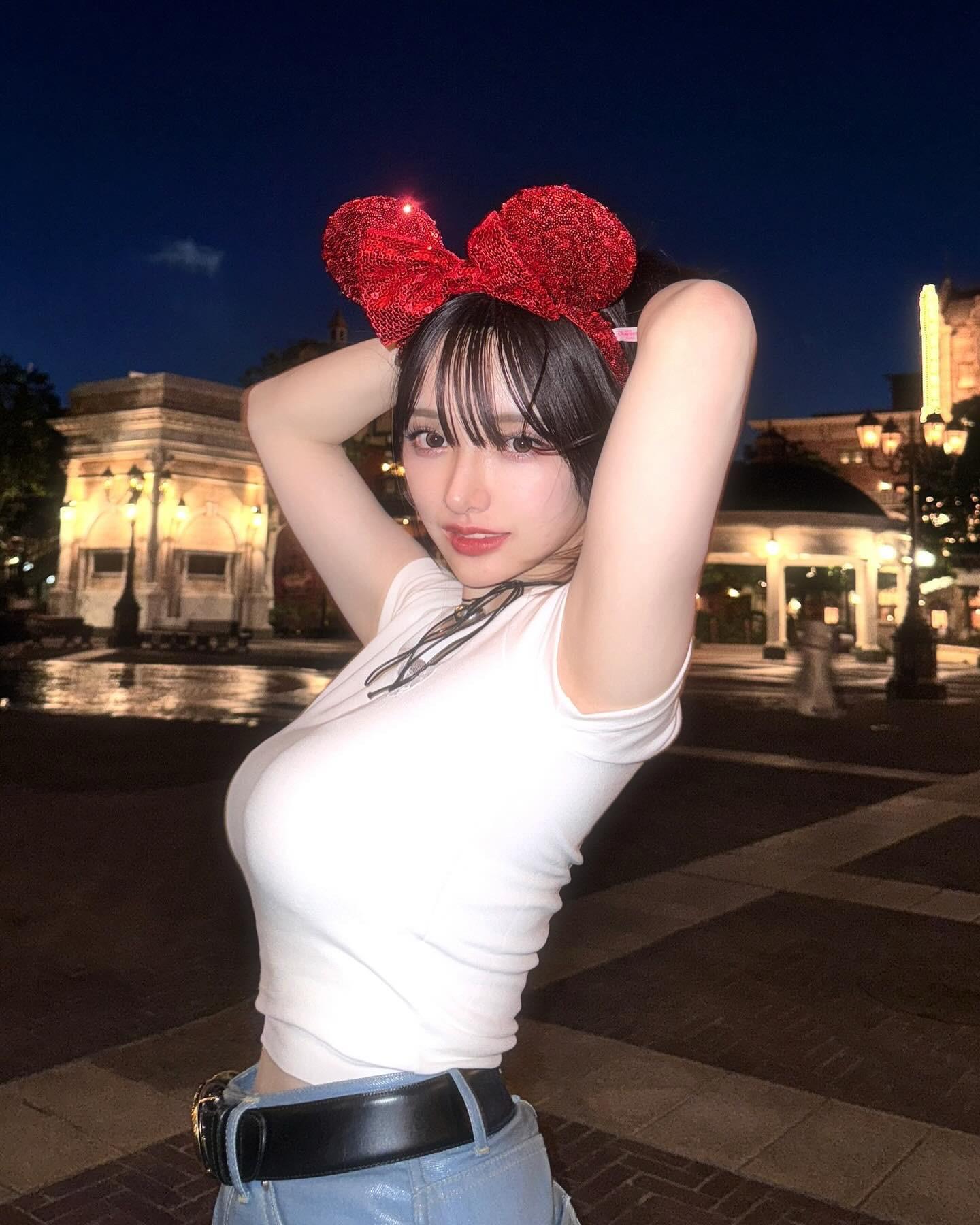 超喜欢迪士尼晚上闪闪发光的氛围(≧∇≦)