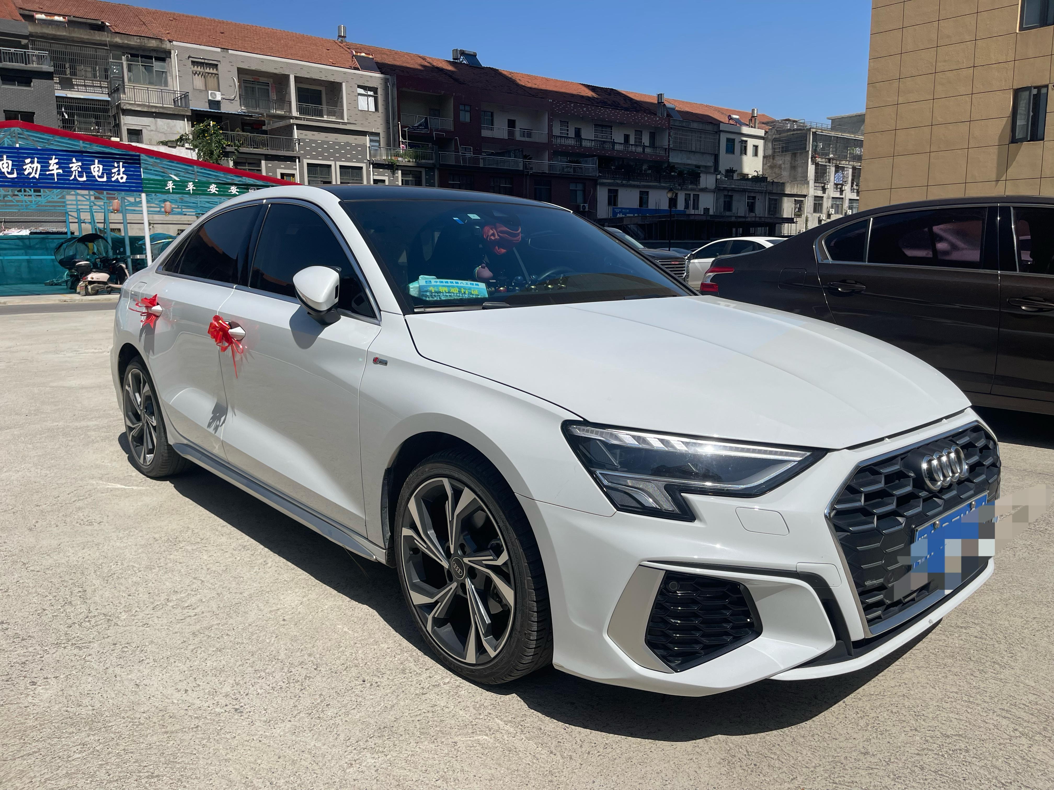 今日在老家看了一台2022年的奥迪A3 一手车 5.5万公里 1.4T自动Lim