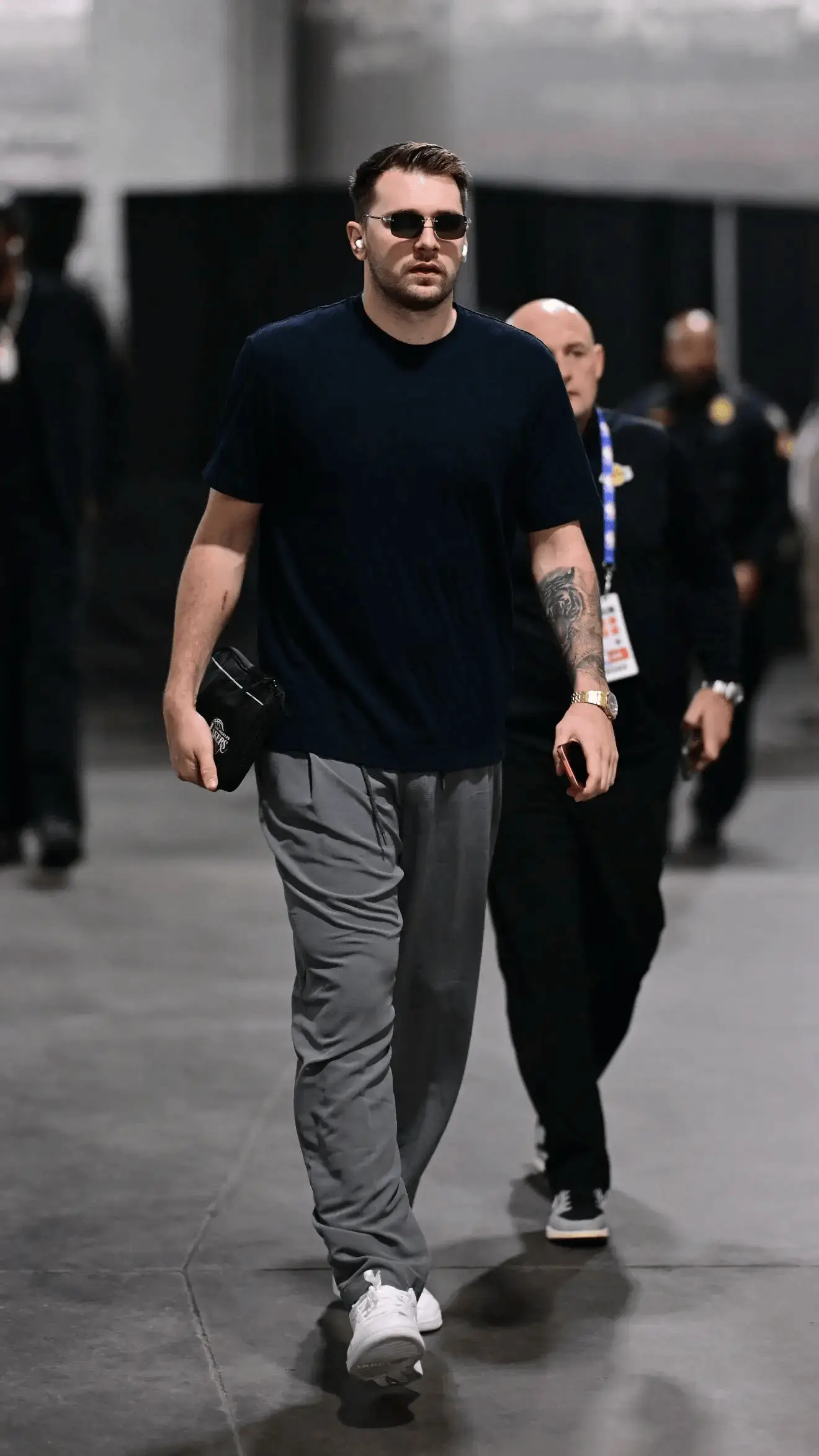 东契奇更新动态：结束客场之旅，等不及回家了。