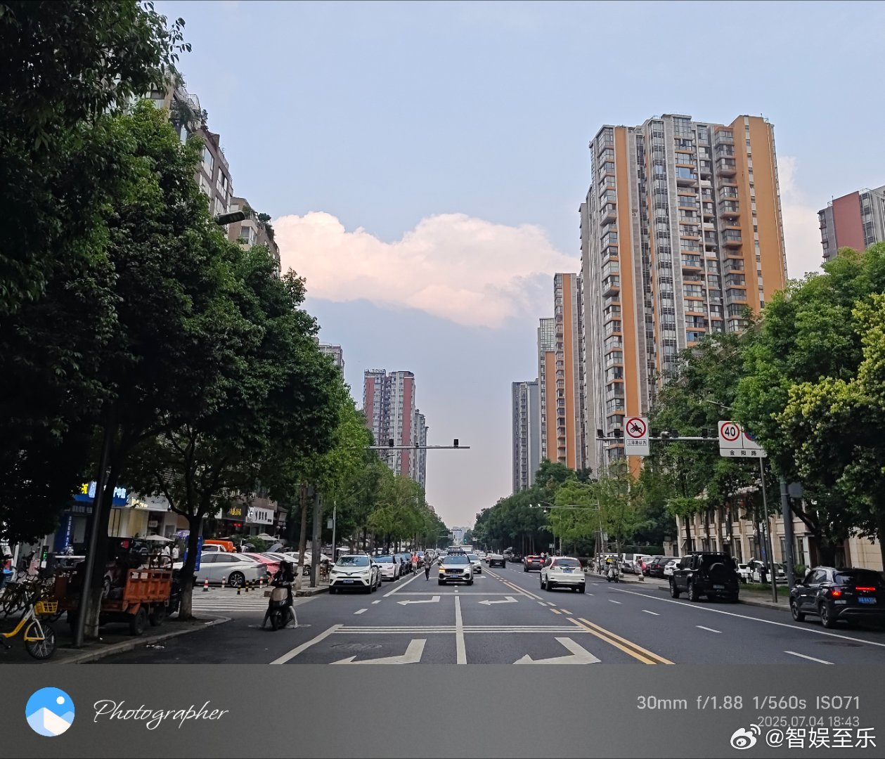预报有雨，趁白云雨化前溜达一圈，到家门口突然风雨大作，为了收衣服只能快跑两百米。