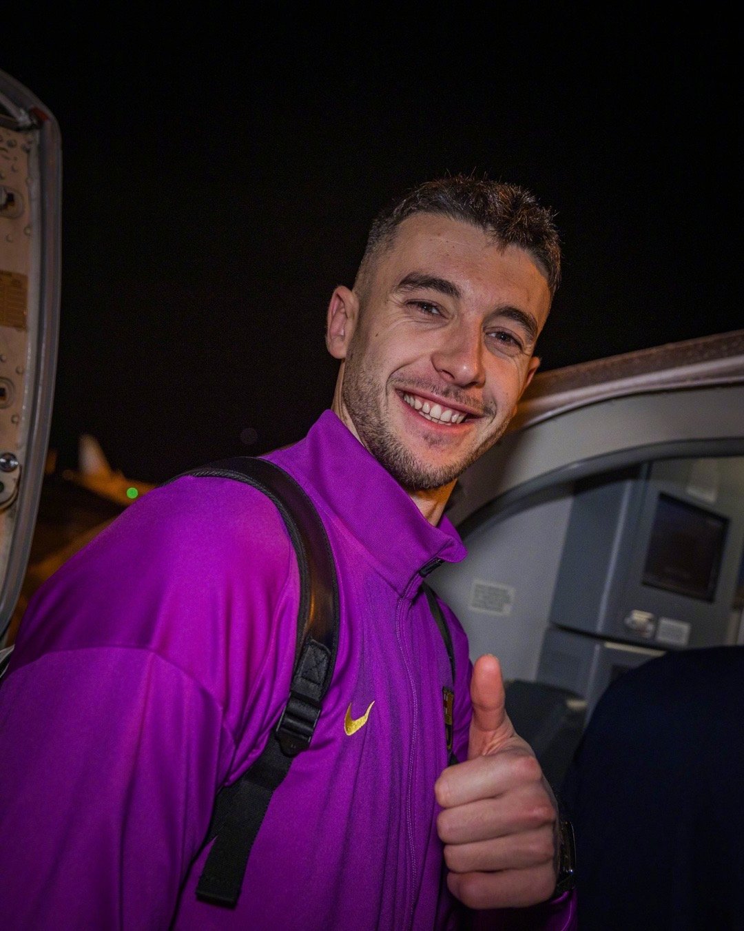 比利亚雷亚尔vs巴萨 高中生出门照片同步📸🛬披星戴月抵达比利亚雷亚尔👍🏻