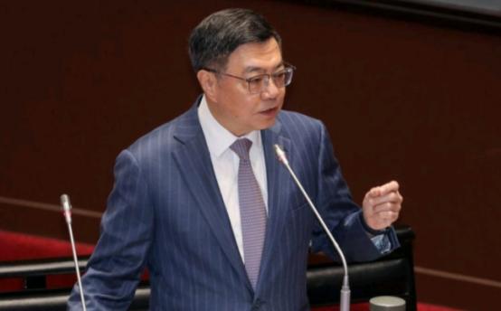 “台独”分子卓荣泰出来大放厥词！11月11日，岛内所谓的“行政院长”卓荣泰声称，