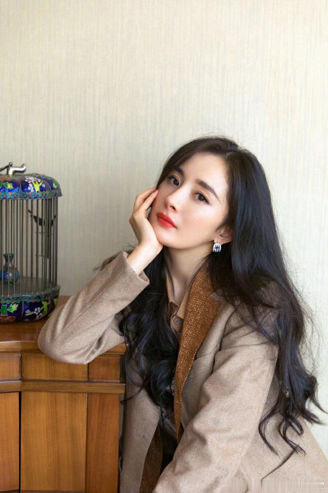 杨幂  🦊杨幂bkt全球首席代言人 现在无数个不眠不休，也就是为了以后能踏实的