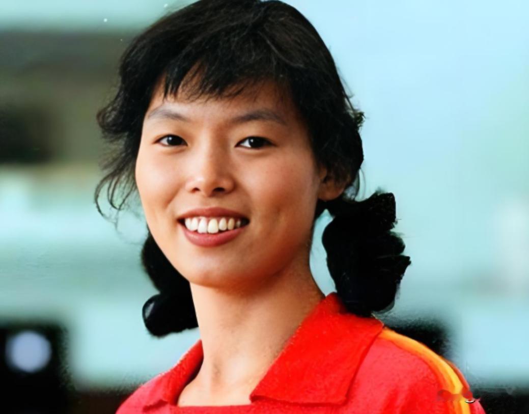 2013年，北京解放军总医院病房里，病痛日复一日消磨着陈招娣的身心。昔日驰骋排坛