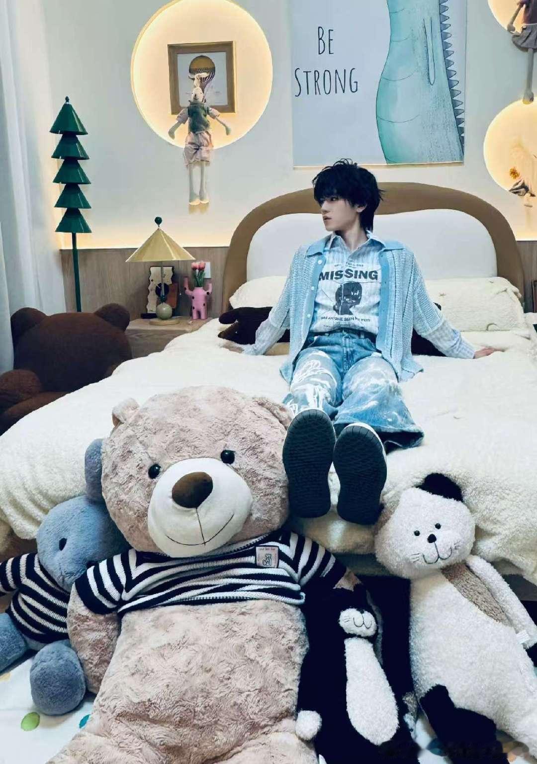 宋亚轩说大家都是嘴角向上诶宋亚轩复刻十六岁的自己宋亚轩复刻十六岁的自己啦 