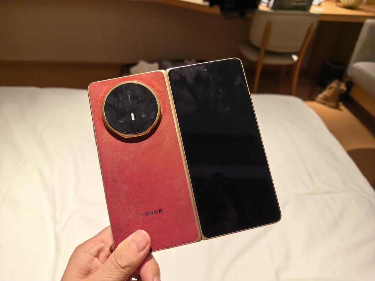 我人麻了呀，在沙漠玩了几天后，我突然发现我的折叠屏手机在折叠的过程中，明显能听到