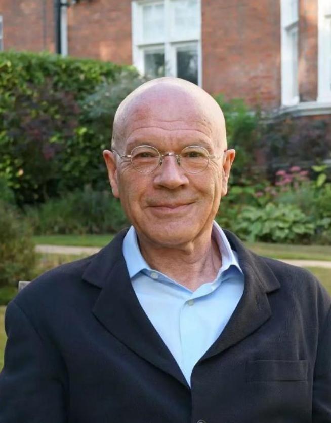 80岁英国学者放话：世界乱成这样，根源终于找到了！中国做对了关键一步。
 
这位