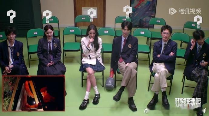 #白宇又戴眼镜了##白宇给开推成员一些巨坦的震撼#白宇的眼镜造型在先导陪看中十分