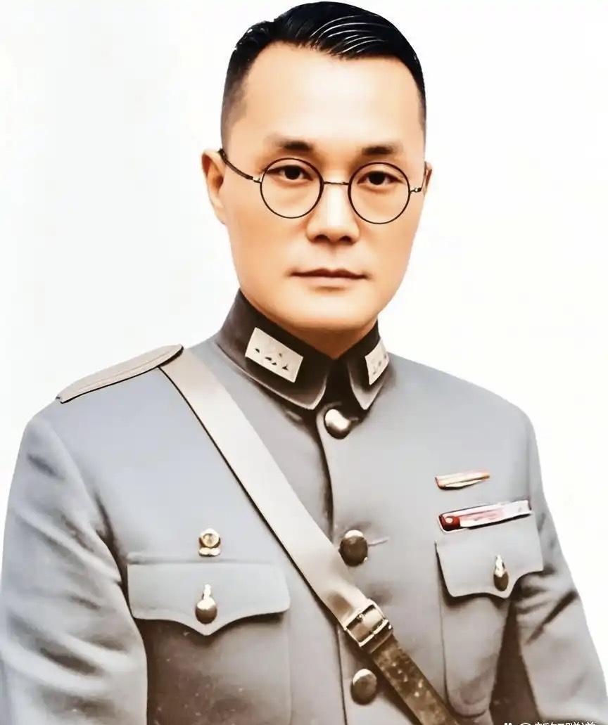 1949年，川军将领潘文华在起义前，发现枕边人七姨太每天都悄咪咪的，有次他开始调