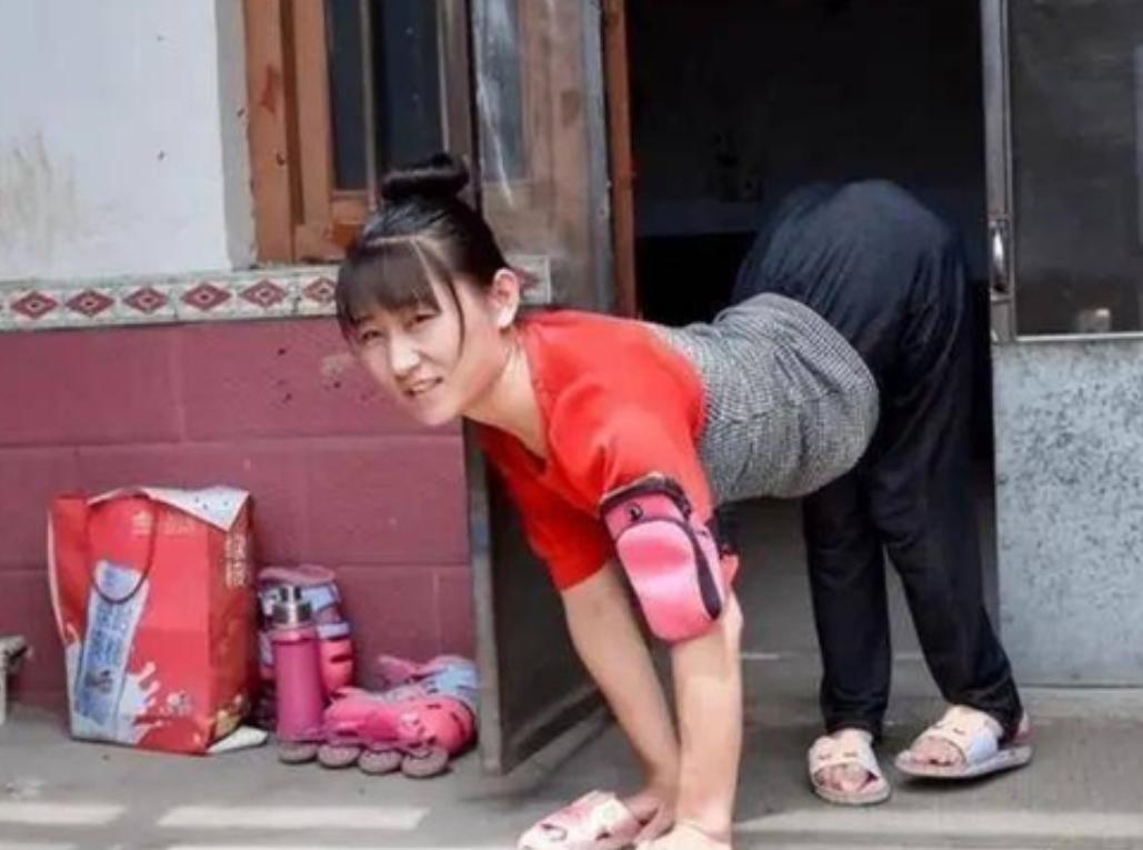 山东一名靠爬行维持生活的女子，在 24 岁时嫁给了一个 46 岁的单身男人，婚后