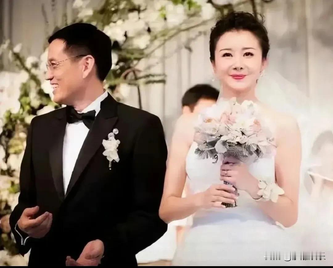 孙菲菲官宣离婚！坦言在婚姻里活成“大哥”，房子车子全自己买

十年婚姻画句号，4