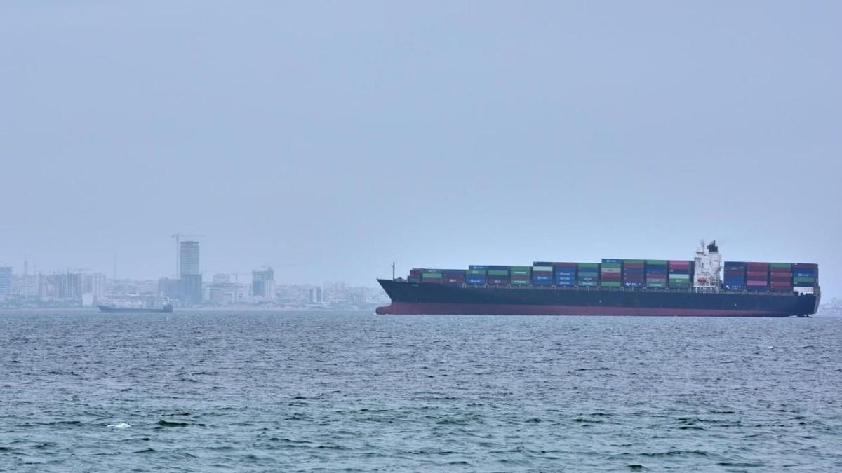 霍尔木兹海峡“收费站”开张，伊朗收到第一笔通行费，美国：谁交抓谁！ 
 
据美国