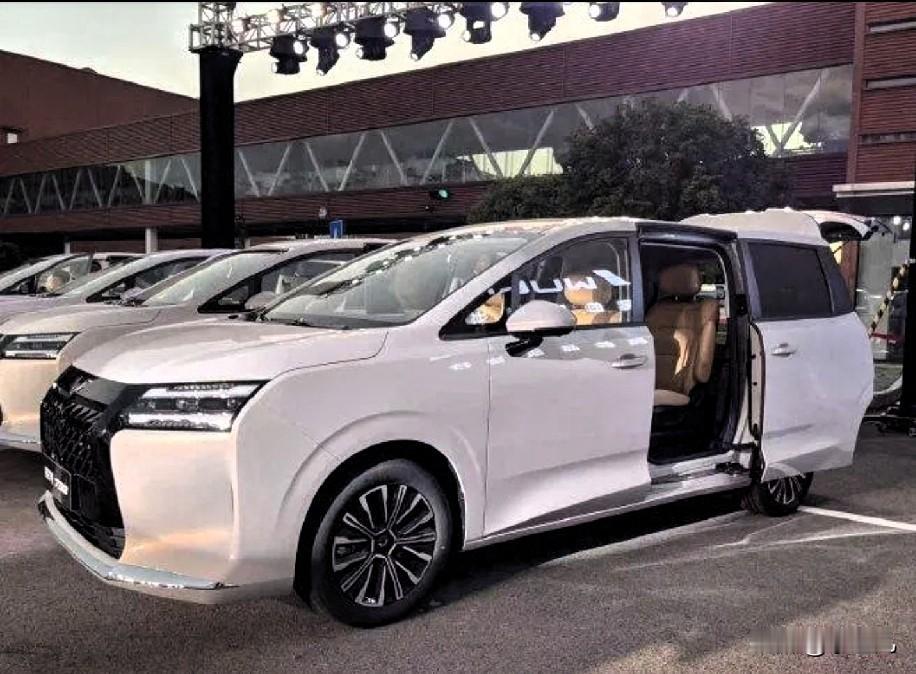 工信部这次是真没给车企留面子，俩大招憋出来，车圈又要大洗牌！

以前那些混日子的