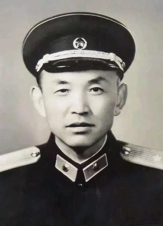 1951年，140师参谋长黎原因为打仗太厉害，资历却不够，军长为了提拔他，接连调