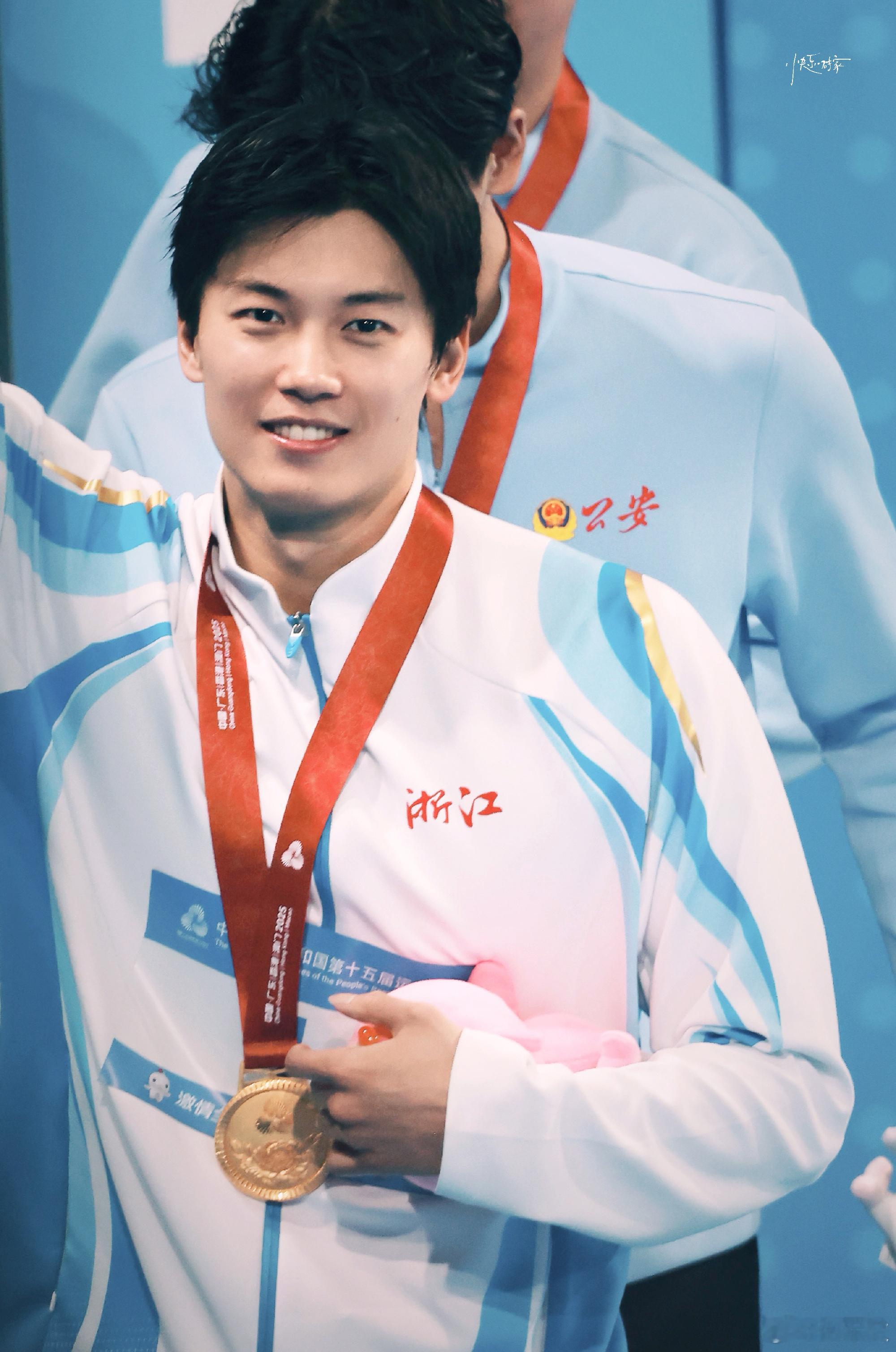 汪顺全运会第16金 全运会游泳赛场太燃啦！男子4X100米自由泳接力决赛，浙江队