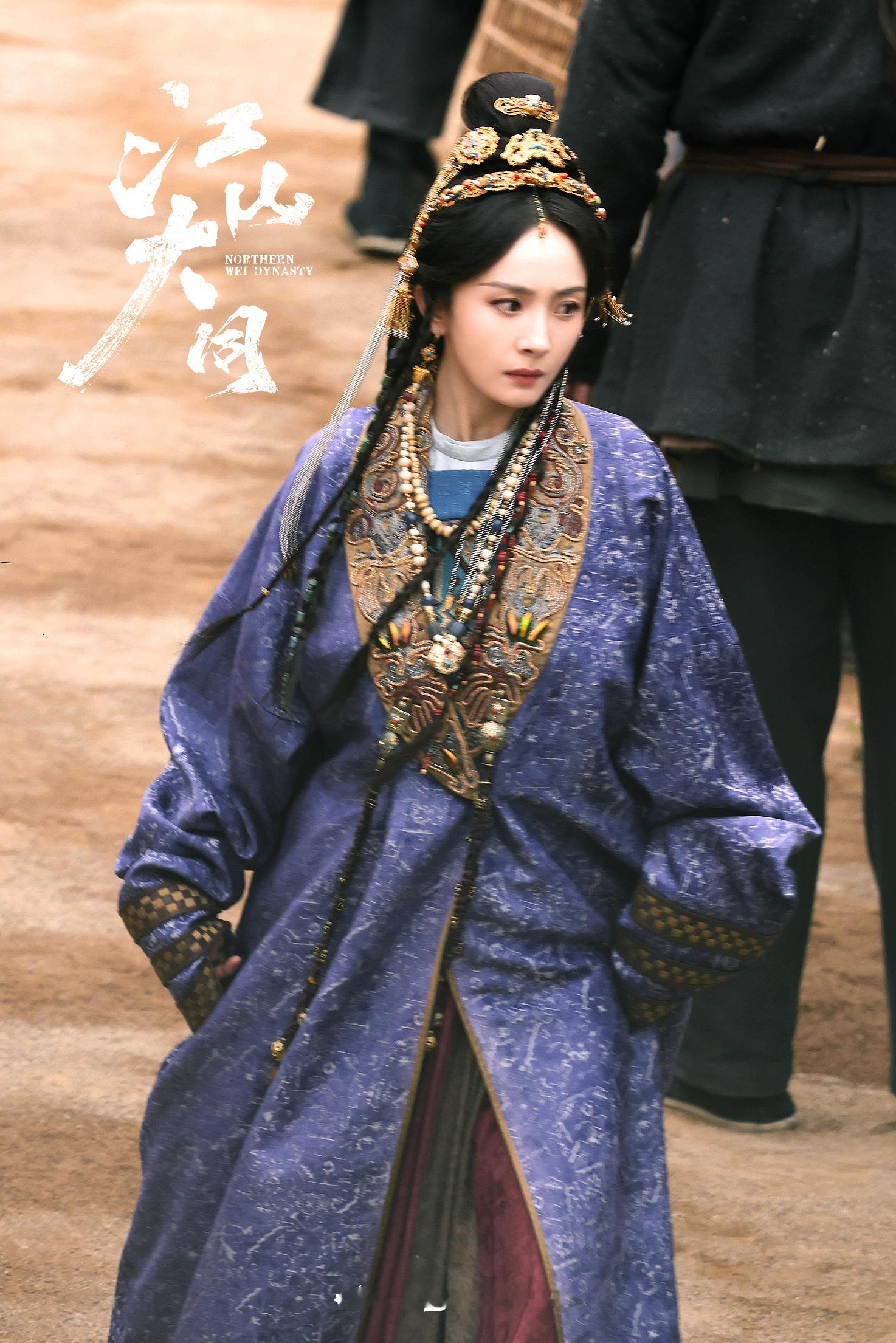 杨幂冯湮儿太后微服私访目前杨幂江山大同路透每一套都超好看，谁不期待这个冯湮儿呢！