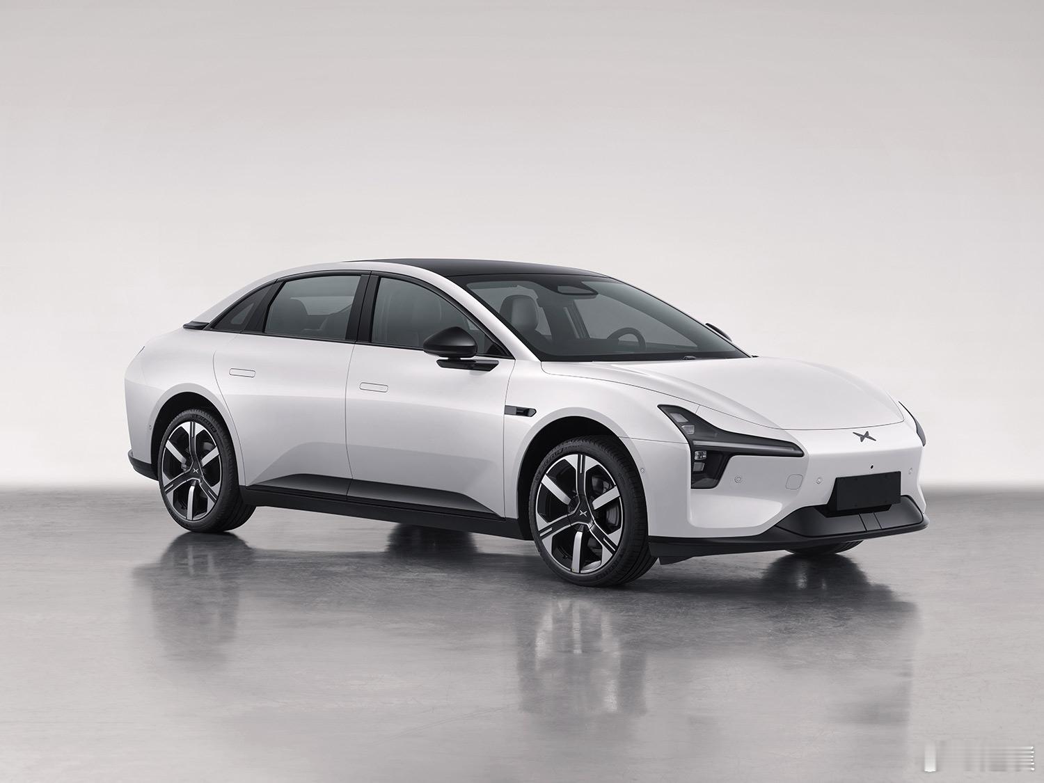 全新小鹏MONA M03登陆工信部。车尾设计改了，长度比现款车型增加了5mm，搭