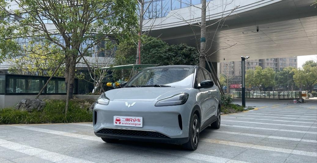 今儿是与#五菱缤果plus# 相处的一整天，随手拍了一组图～
在8-10万这个价