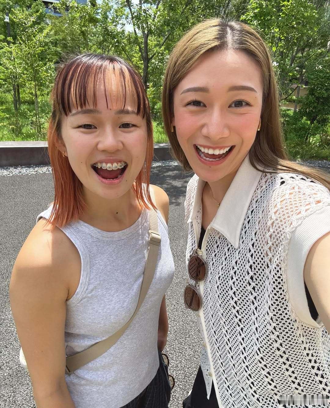 国际排坛动态日本女排石川妹和岩泽实育关系是真铁……疯狂爆闺蜜私照 ​​​