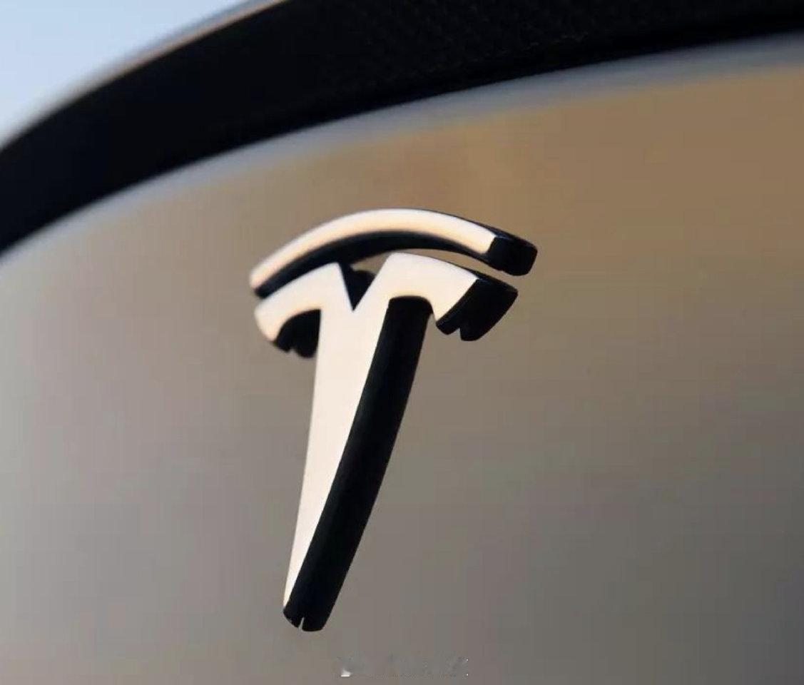 特斯拉AI5芯片成功流片！性能暴增40倍，自动驾驶迎算力革命
 
4月15日，马