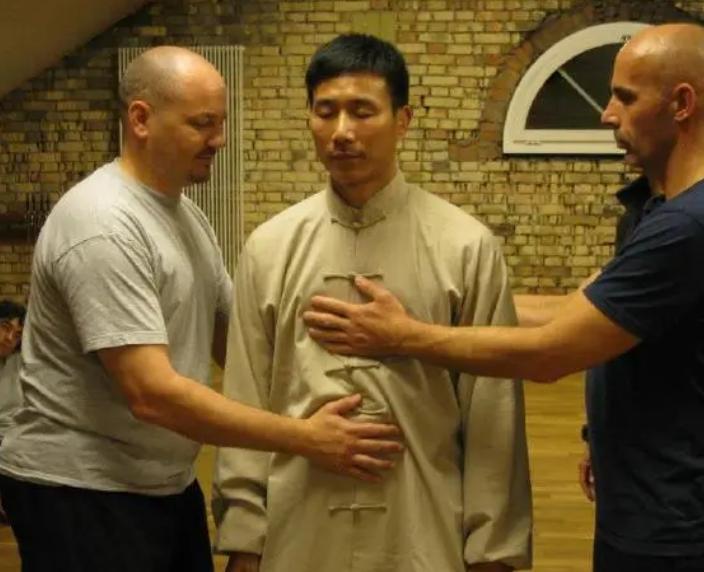 气沉丹田只是入门！3个进阶练法，让丹田“活”起来，功力翻倍







练了半