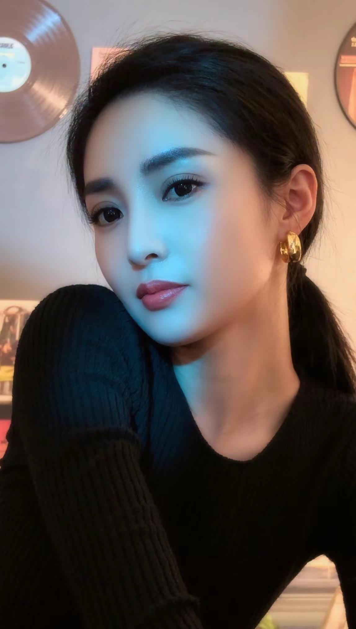 今日腊月初一了，一切顺利一切都好万事顺心