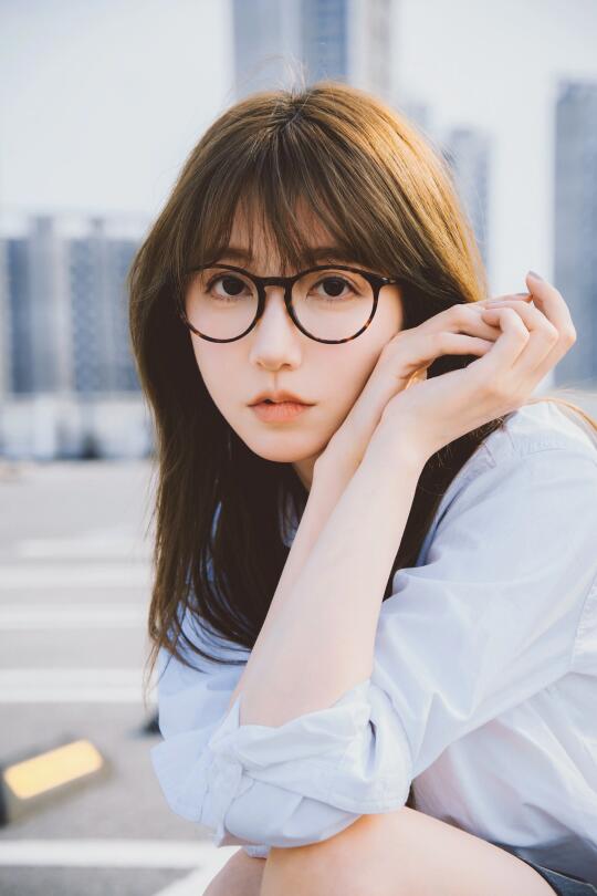 学校天台又遇到了hot nerd👓学姐