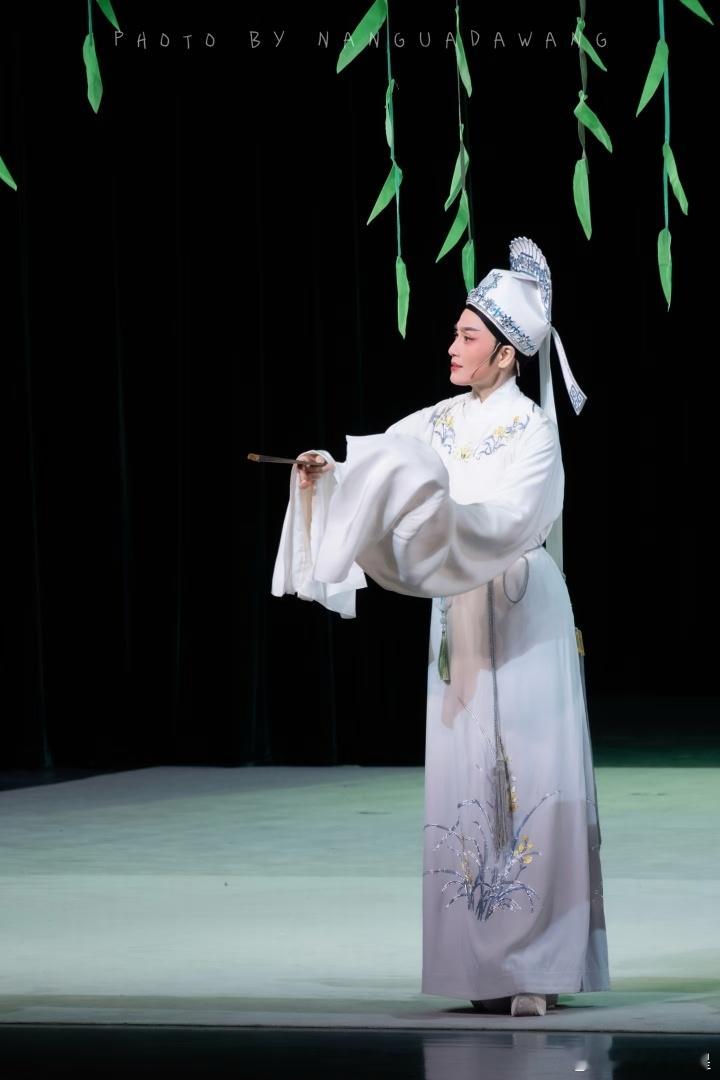 找到我在春晚的老熟人了越剧春晚一官宣满是亲切感，陈丽君、李云霄、王君安、王志萍、