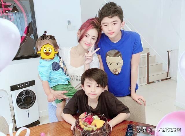 张柏芝的三个儿子老大和老二都姓谢，唯独老三姓张。她的三儿子一直未被曝光，生父是谁