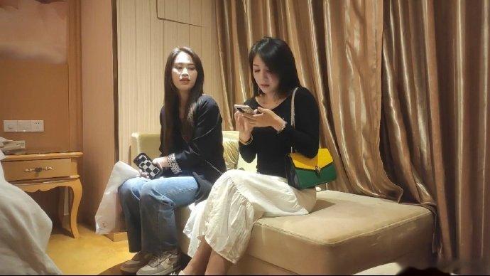 那片笑声让我想起探过的那些花儿[老师好][老师好][老师好] ​​​