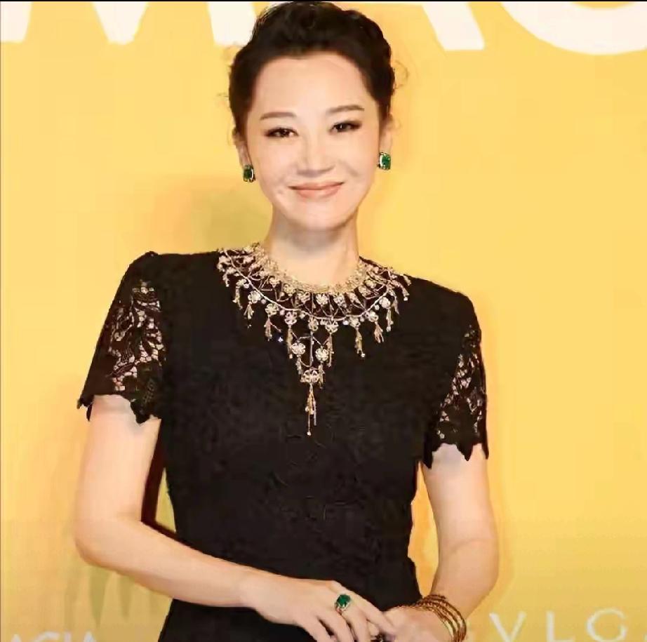 57岁许晴坚持不婚，被流言误解半生：她的清醒，戳破多少人的偏见
 
      