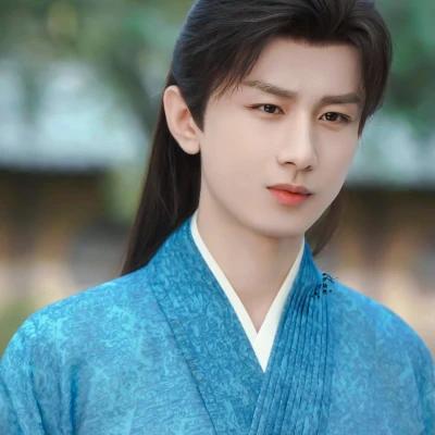 演员成毅拍戏吊威亚坠落！昨天，成毅在拍摄《南京十五日》戏份时，因威亚失控坠地，好