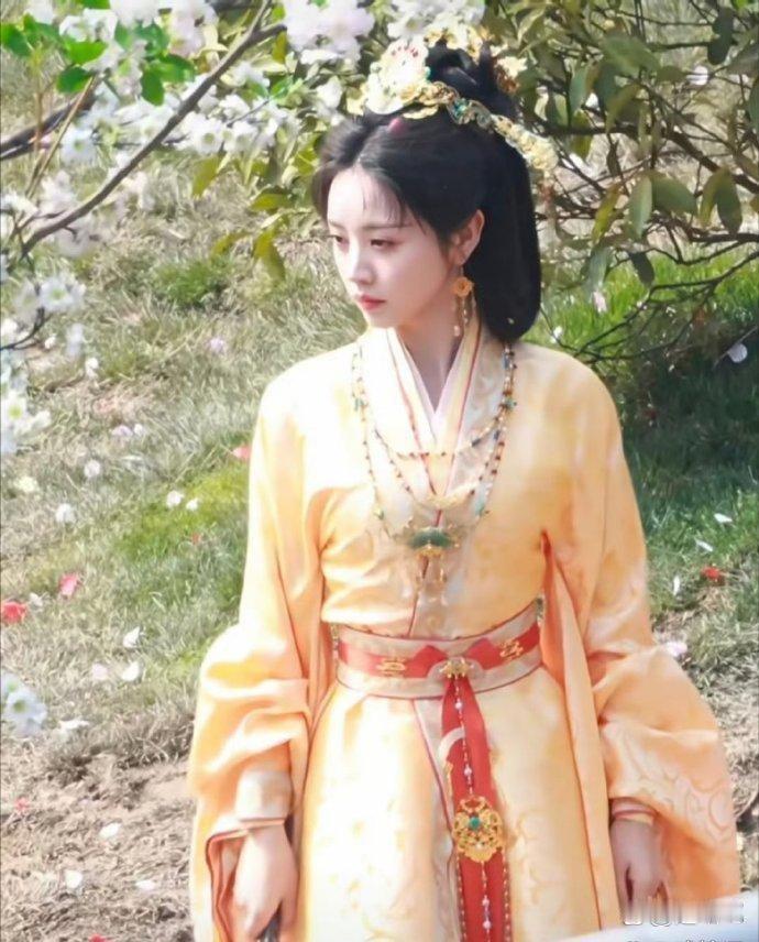 现在古偶剧的﻿造⁠型团队也太敷衍‏了吧？陈‏⁠都灵、田曦﻿薇、‎刘些⁠﻿宁3人‏
