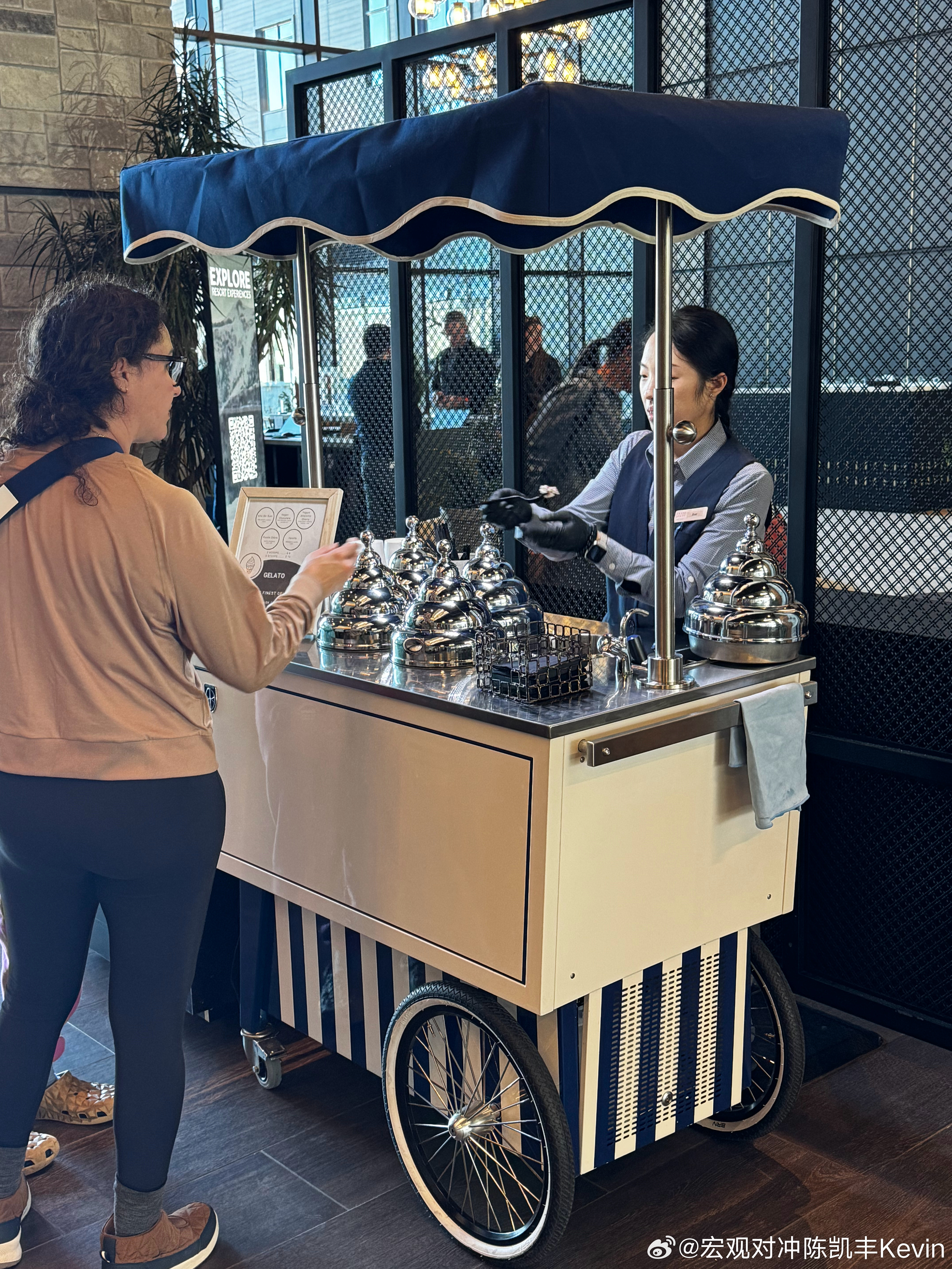 滑雪是一个一年四季的运动，夏天穿着短袖短裤滑雪肯定很好 👍美国盐湖城犹他州滑雪