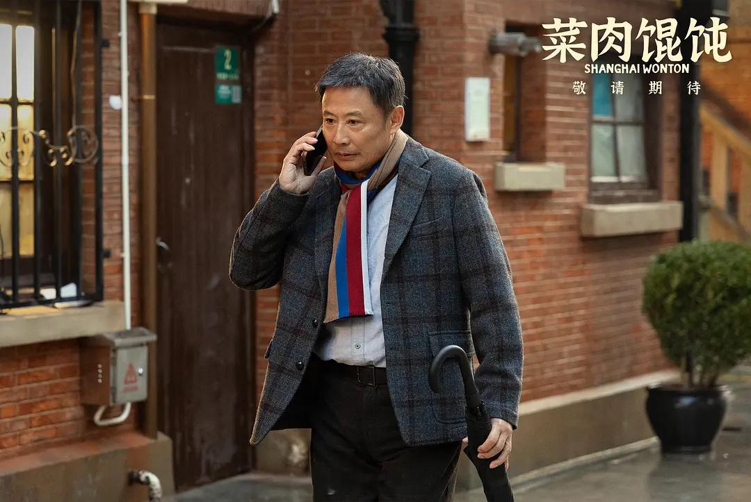 感觉周野芒「菜肉馄饨」和成龙「过家家」明年会争夺一个金鸡奖男主提名的名额，两个老