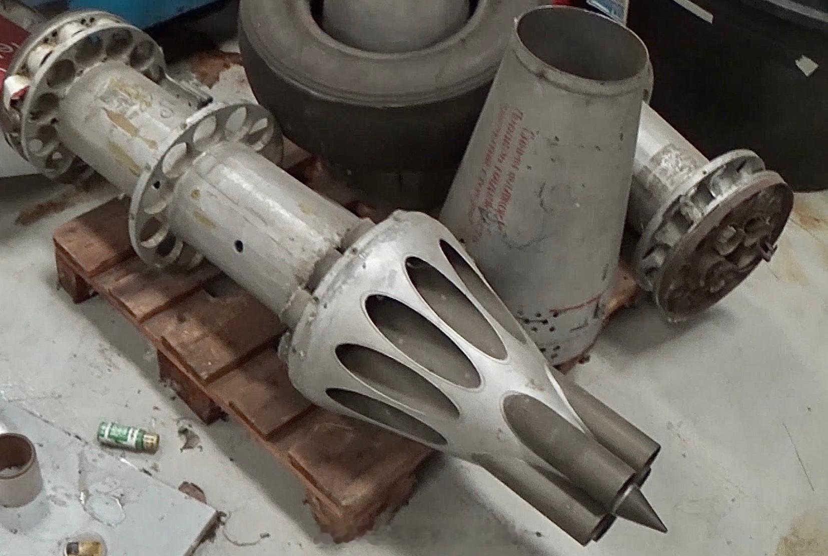 爷青回系列被人翻出了十几年前的小视频，驾驶舱后座那儿撅着07迷彩大腚的就是在下了