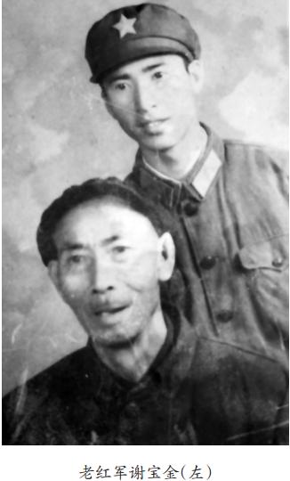 1976年，一个老人看着展示台上的“手摇式发电机”，突然伸出双手，想要摸一摸。一