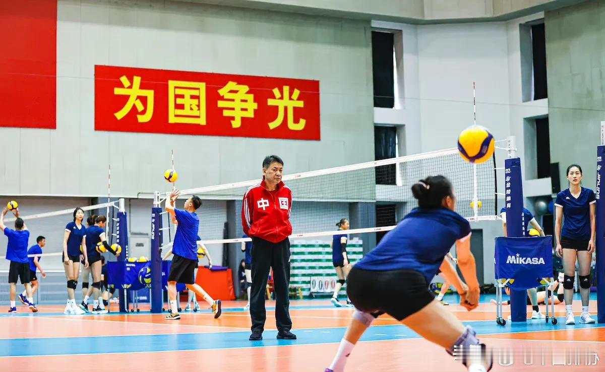 女排国家队媒体公开课——再见女排姑娘们的英姿
        中国排协官网在2月