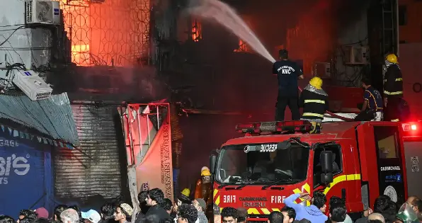 巴基斯坦一购物中心火灾已致24死，仍有60人失踪