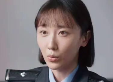 叶海平这个镜头第一眼看成任素汐了，演技挺不错的，可以往实力演员方向发展。