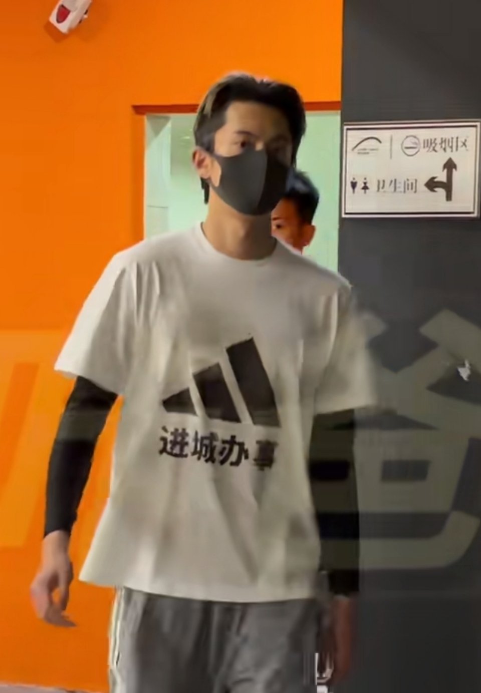 棣棣也进城办事了
