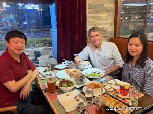 纽约时报表示，中国不应该驱逐纽约时报的华裔女记者，因为世界各地的人们需要通过纽约
