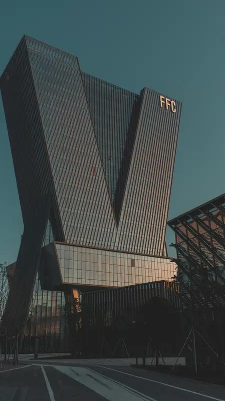 “福耀科技大学大一50名学生被企业抢光”这消息一出来，可太吸睛了。1月22日，校