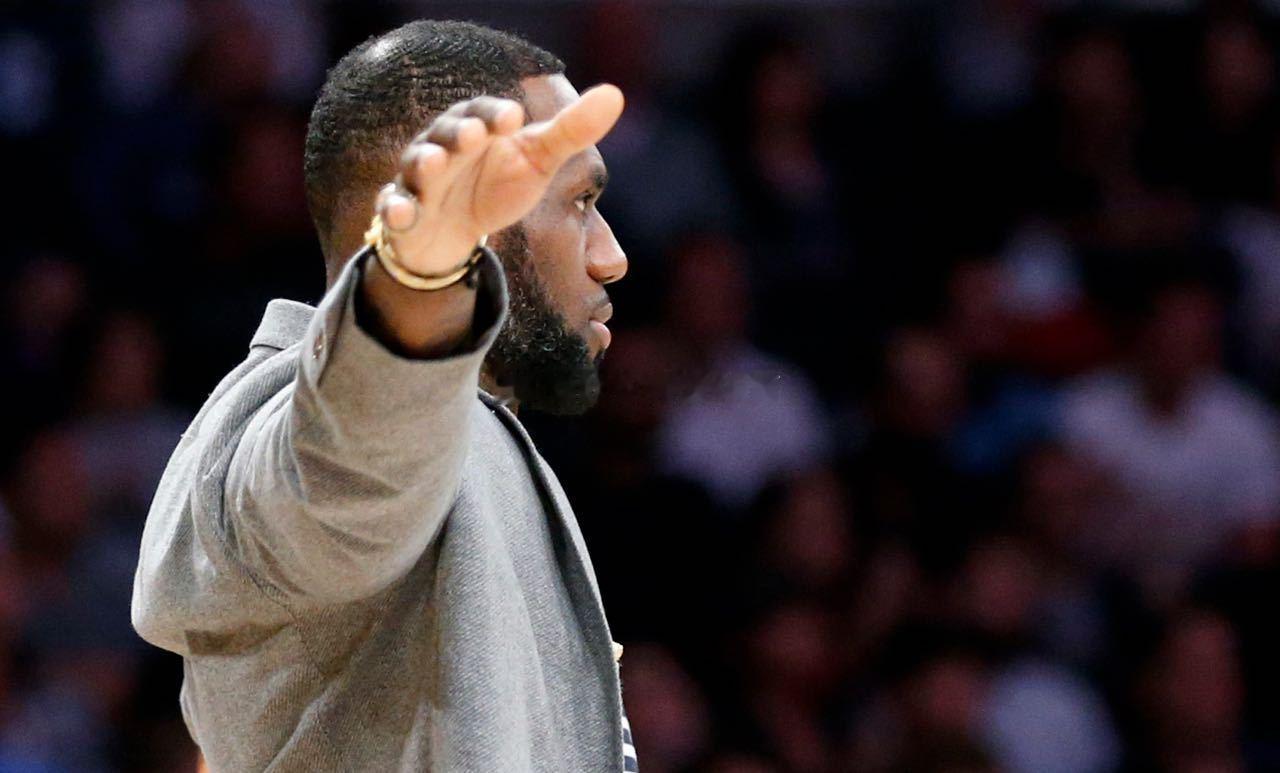 詹姆斯点评哈珀NBA最佳新秀评选老詹赛后直言夸赞哈珀实力出众，惋惜他无缘最佳新秀
