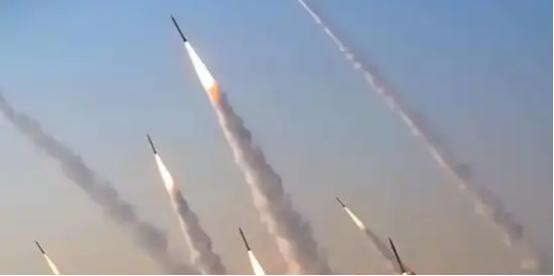 伊朗美国大战，一战成名的不是萨德，爱国者，S-300导弹，而是一种东亚防空系统。