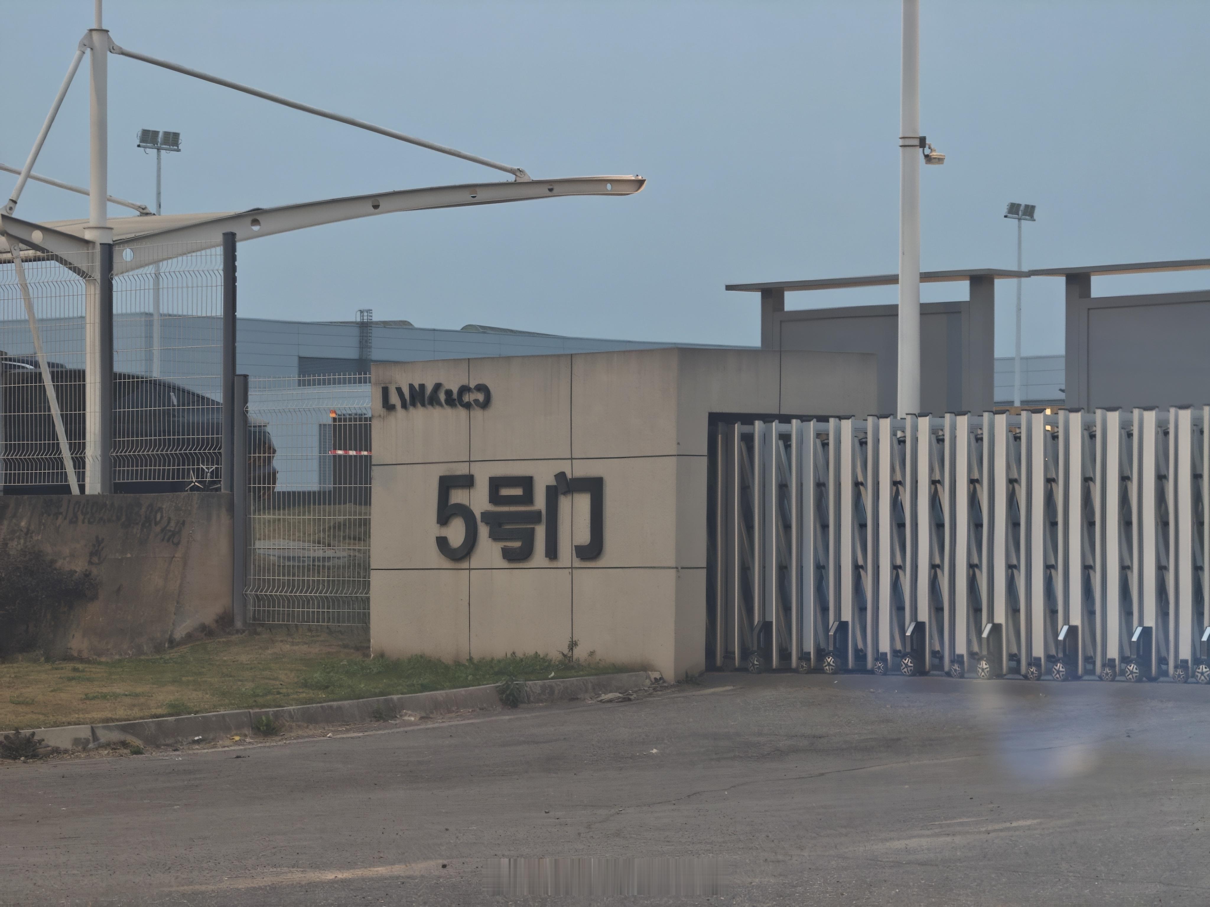 路过成都领克制造基地，一个字，真大! 成都·领克成都制造基地